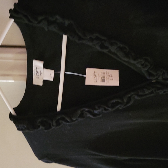 Large petite Loft black sweater - Picture 2 of 3